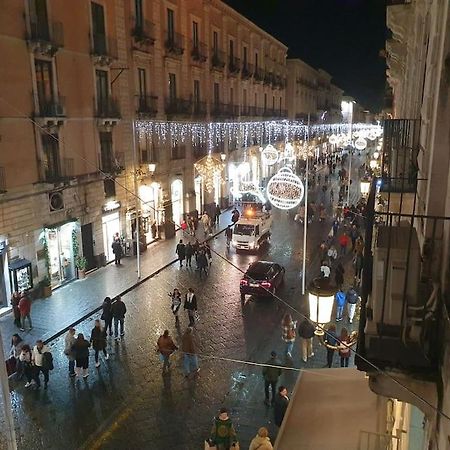 Stesicoro-Duomo Elegante Appartamento In Centro คาตาเนีย ภายนอก รูปภาพ